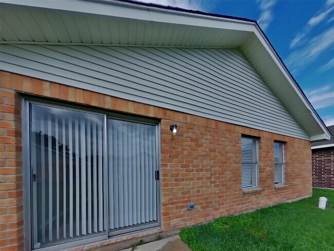 Building Photo - 3234 Kelling St