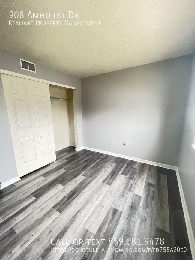 Building Photo - 908 Amhurst Dr