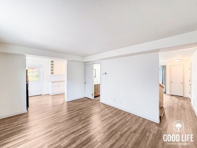 Building Photo - 2104 N Mammoth Pl