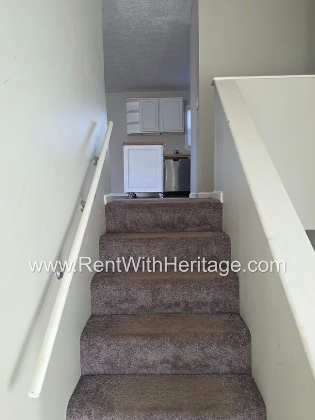 Building Photo - Georgous 3 Bedroom, 2 Bath home with lots of upgrades