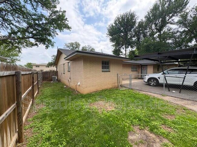 Building Photo - 1020 N Wall St