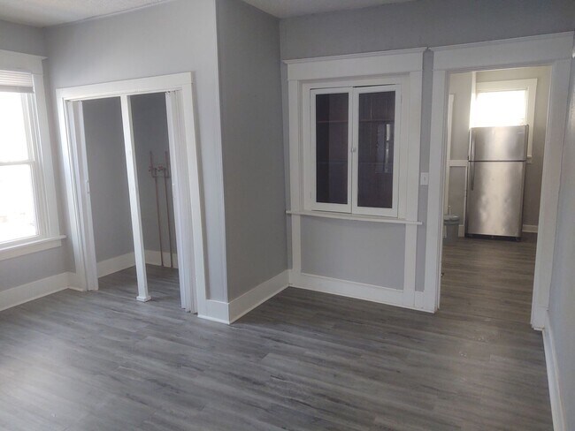 Building Photo - 201-203 E Locust St