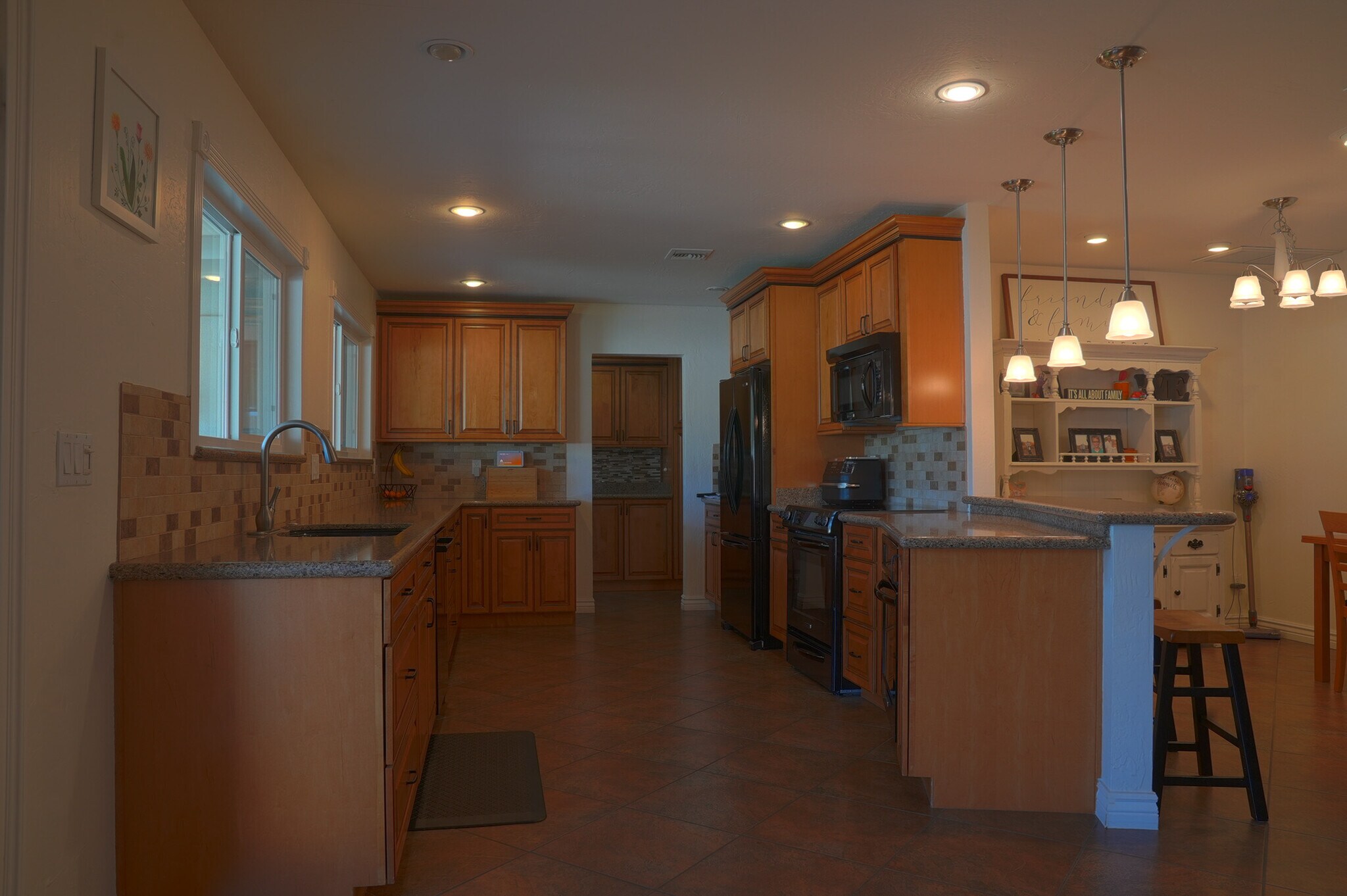 Building Photo - 2526 E Mercer Ln