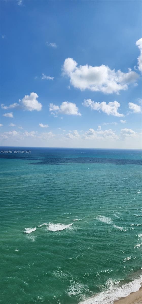Building Photo - 15811 Collins Ave