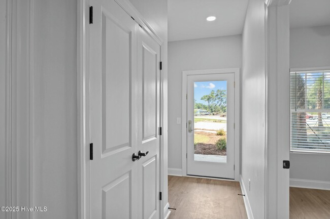 Building Photo - 400 Lighthouse Ln