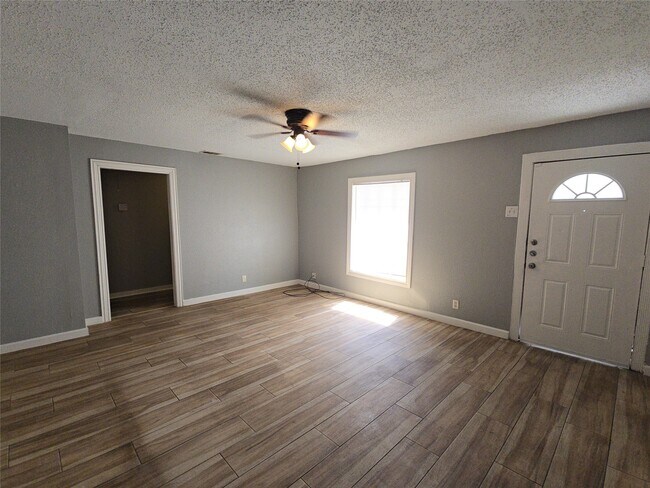 Building Photo - 5115 Balkin St