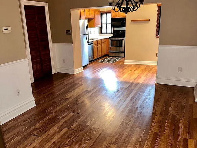 Building Photo - Beautiful single family home