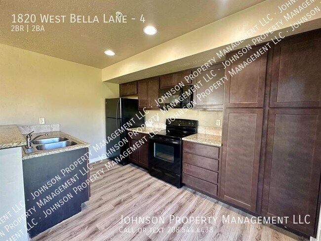 Building Photo - 1820 W Bella Ln