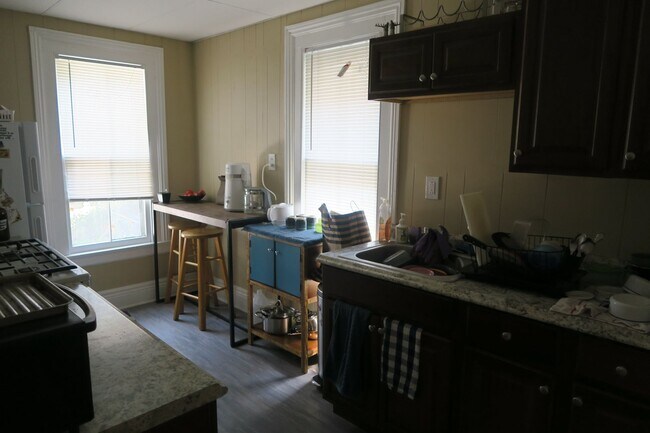 Building Photo - 507 Averill Ave