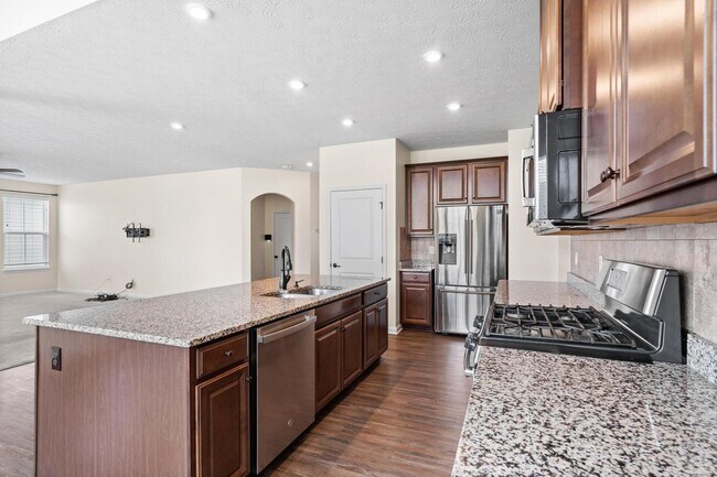 Building Photo - 2214 Larkspur Dr