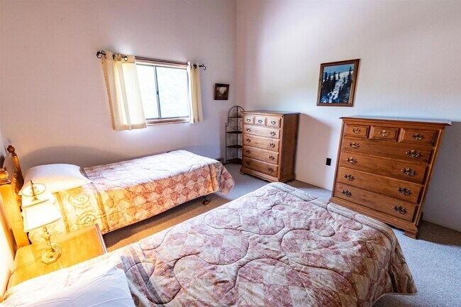 Building Photo - 18 Bunker Ln