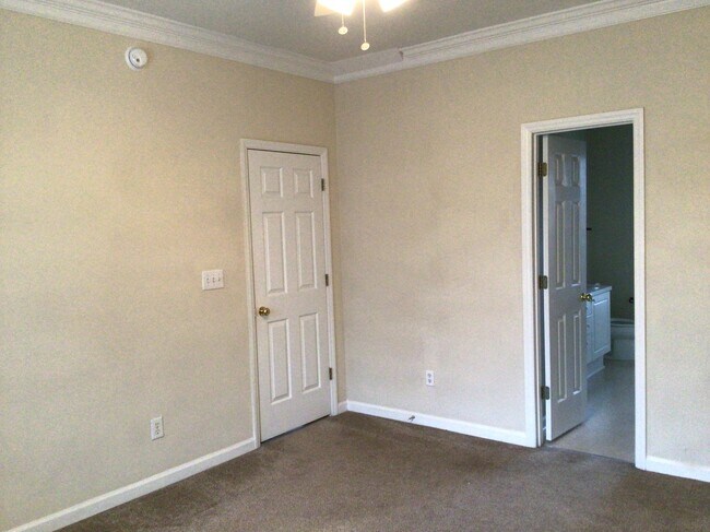 Building Photo - 204 McCarthy Dr