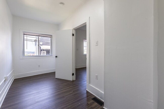 Building Photo - 974 Manton Way