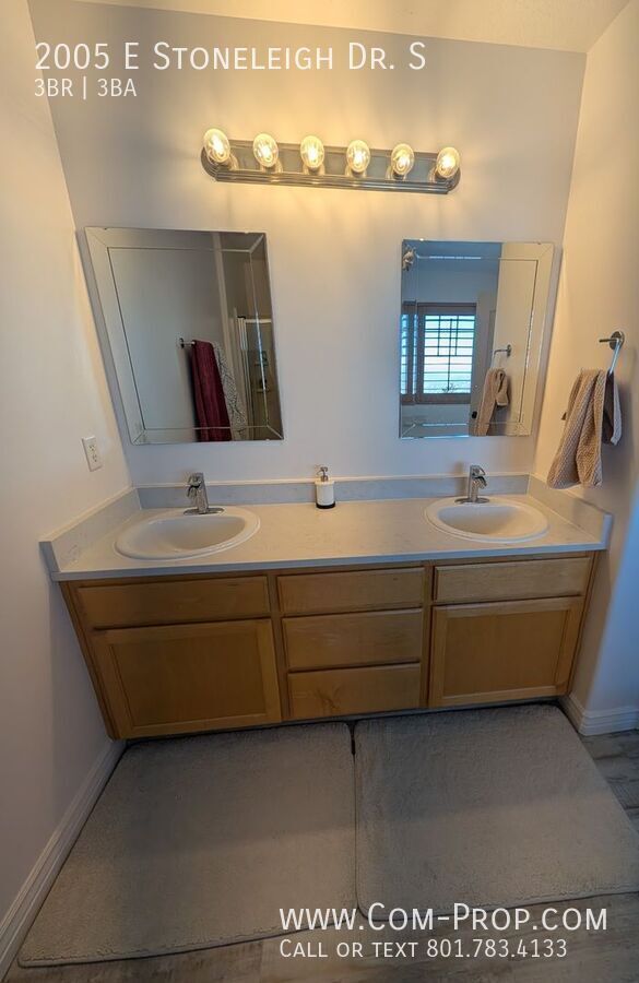 Building Photo - 2005 Stoneleigh Dr S