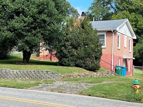 Building Photo - 597 Emma Rd