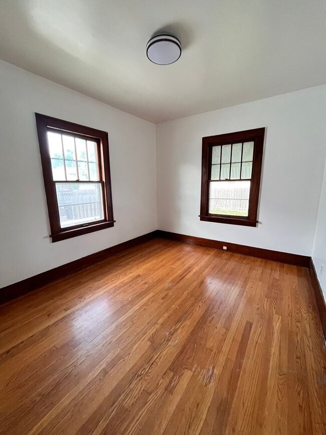 Building Photo - Wonderful 2 bedroom single family house!