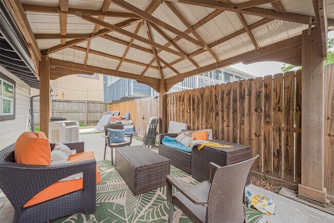 Building Photo - 5114 Grantwood St