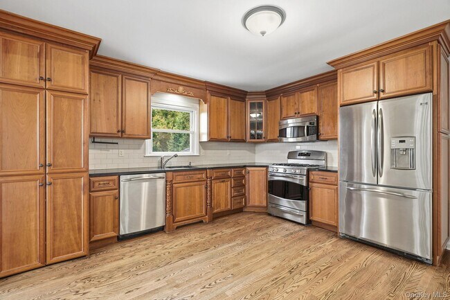 Building Photo - 222 Park Ave