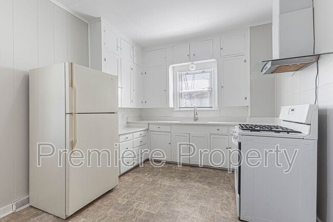 Building Photo - 1731 S Crescent Ave