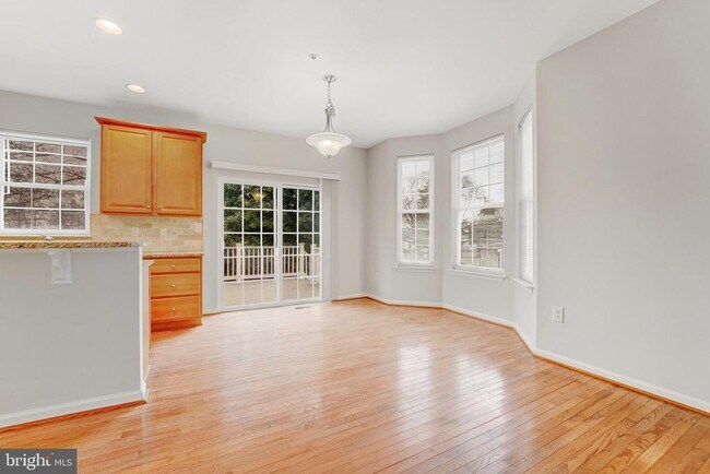 Building Photo - 609 Tebbston Dr