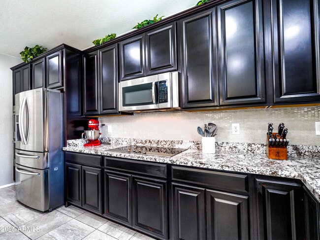 Building Photo - 761 W Desert Hollow Dr