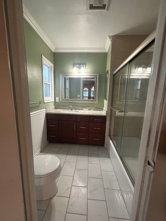 Building Photo - Beautiful Spacious 2Bd/2Bth with Bonus Family Room