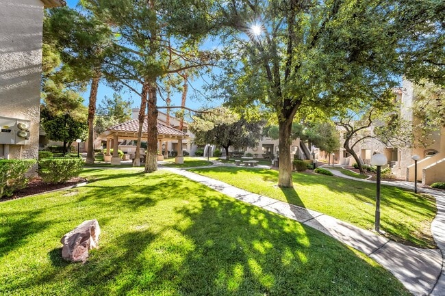 Building Photo - Stylishly Renovated Condo with Modern Finishes in a Gated Community!