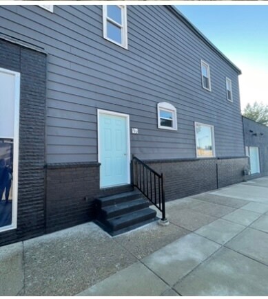 Primary Photo - 702 S Washington Ave