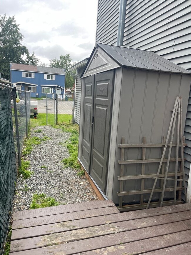 Building Photo - Jewel Lake 3 Bed/2 Bath with Fenced Yard