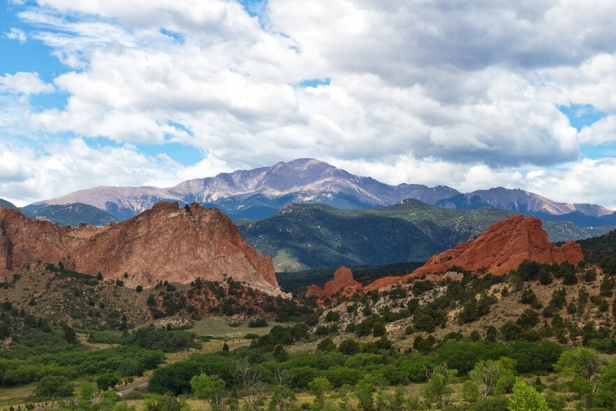 Pikes Peak is just a short drive away - Autumn Lane Apartments