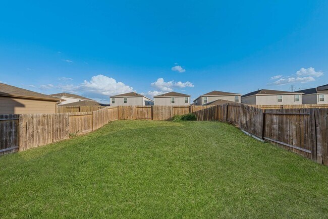 Building Photo - Spacious 3-Bed Townhome with Garage & Fenced Yard in New Braunfels – 1,920 Sq Ft!