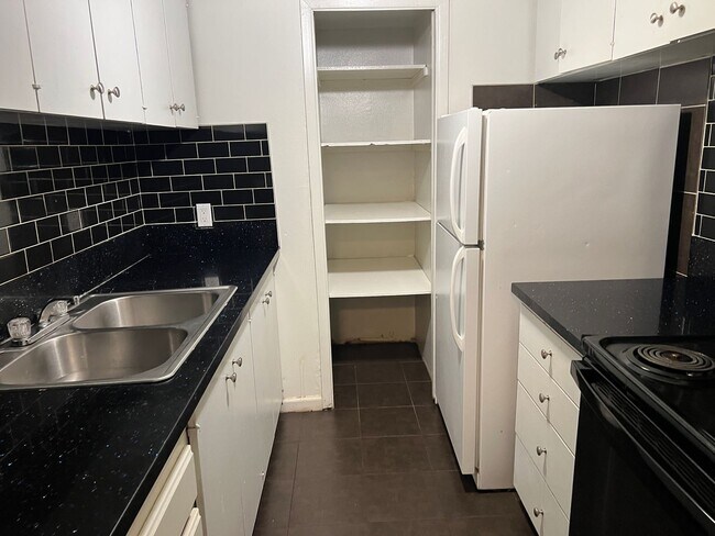 Building Photo - 68 E 200 S