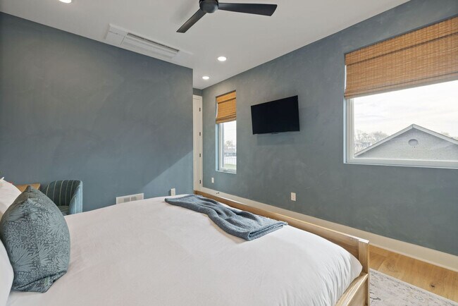 Building Photo - 1117 3rd Ave S