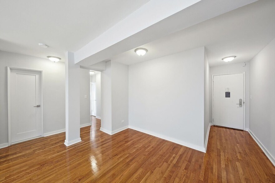 Building Photo - 2400 Webb Ave