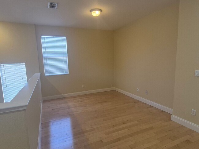 Building Photo - 5343 Dunlay Dr