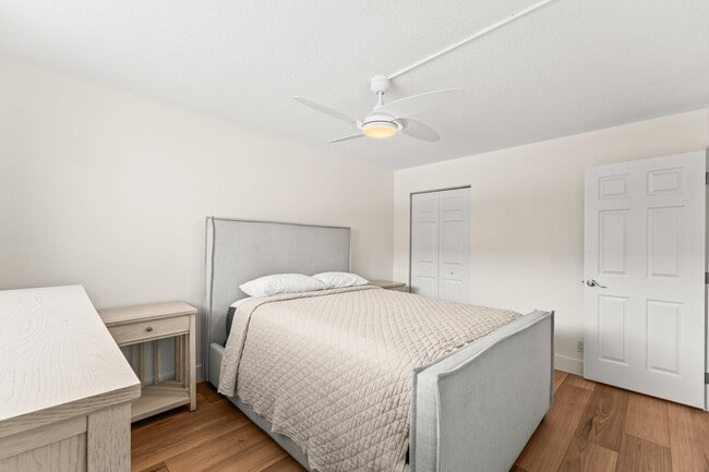 Building Photo - 2905 SW 22nd Ave