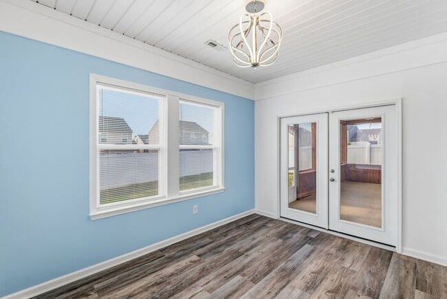 Building Photo - Experience Luxury Living in Reedy Fork