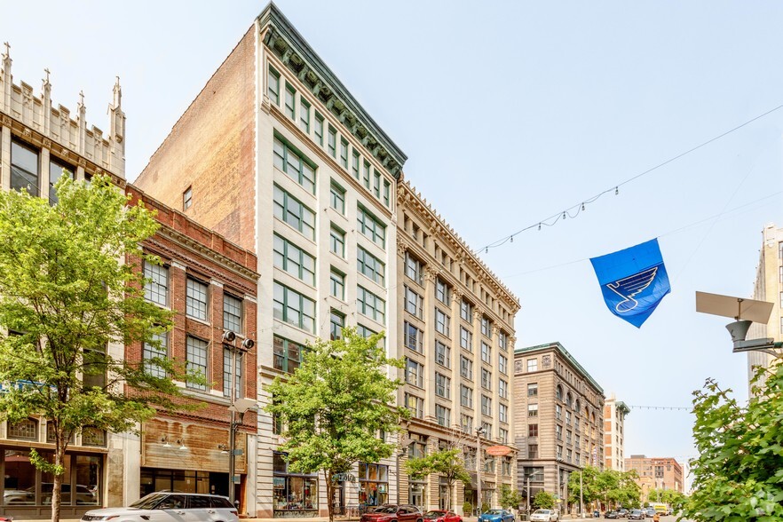 Building Photo - Roberts Galerie Lofts