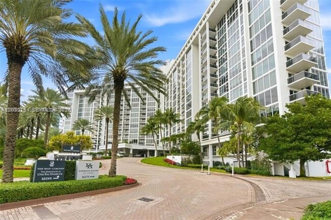 Building Photo - 10275 Collins Ave