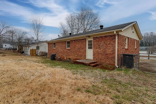 Building Photo - 30 Cox St