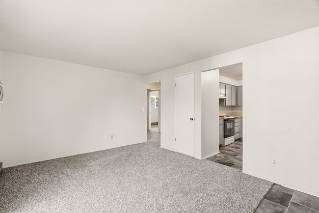 Building Photo - 13121 E Skyview Ave