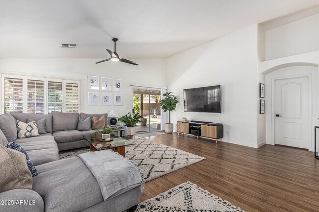 Building Photo - 4109 E Graythorn Ave