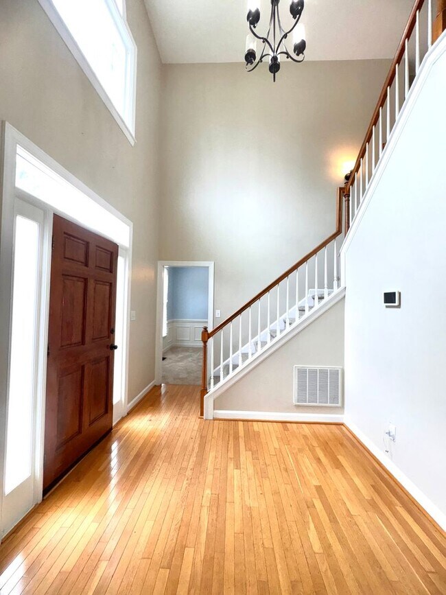 Building Photo - Spacious 4BR 2.5BA Home in Adams Farm with...