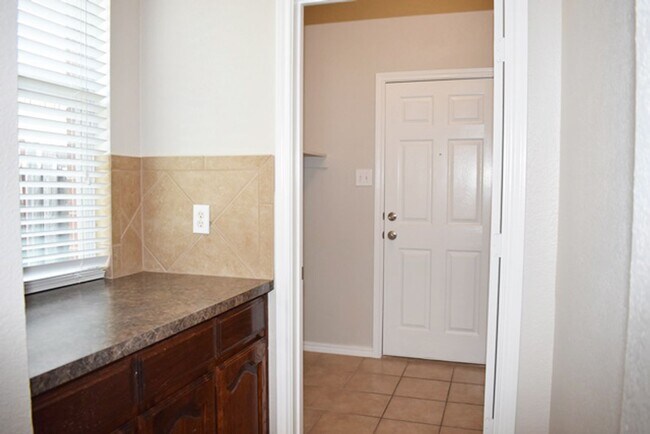 Building Photo - 8617 Corral Cir