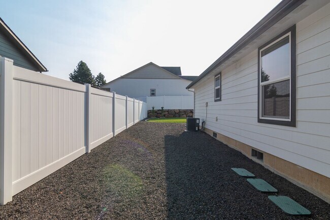 Building Photo - 3 Bed 2 Bath Single Level Morning Side Val...