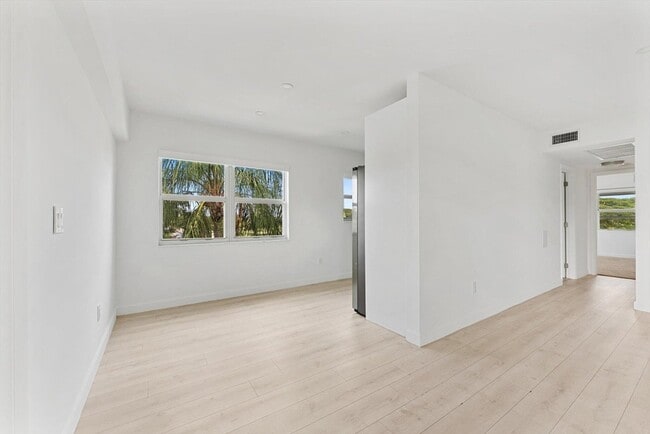 Building Photo - 71 Fanshaw B