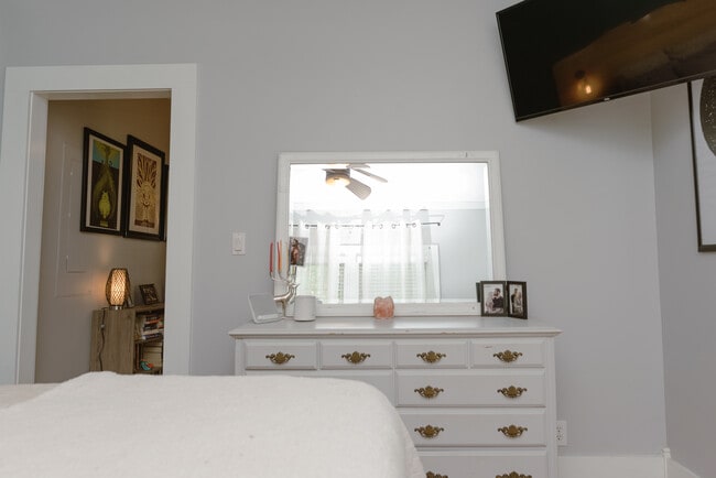 Building Photo - 1707 W 43rd St