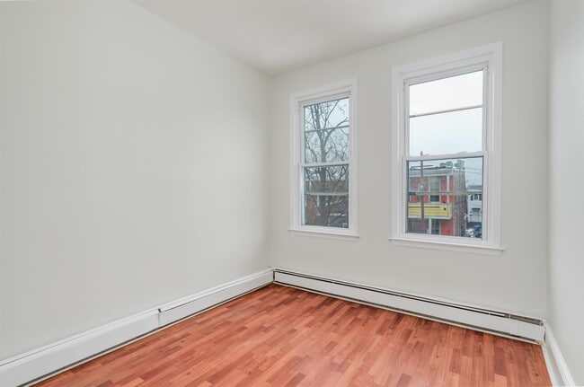 Building Photo - 121 W 19th St