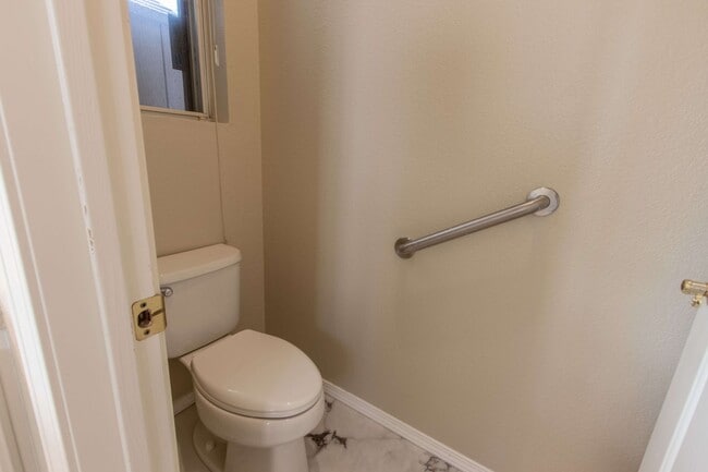 Building Photo - GORGEOUS MOVE IN READY SINGLE-STORY 4-BEDROOM HOME!