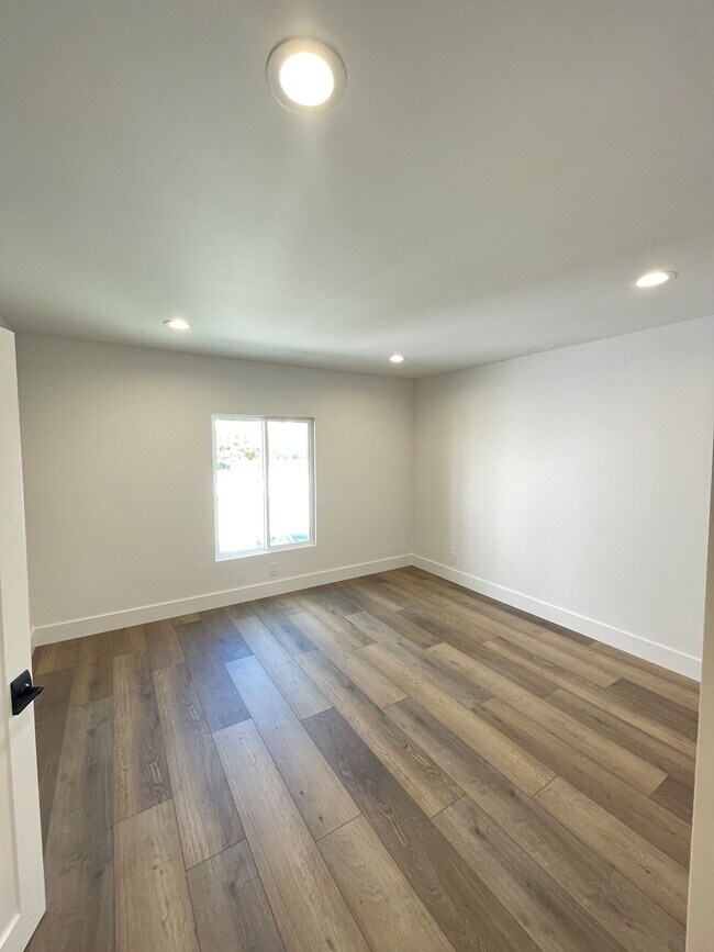 Building Photo - 1536 N Commonwealth Ave